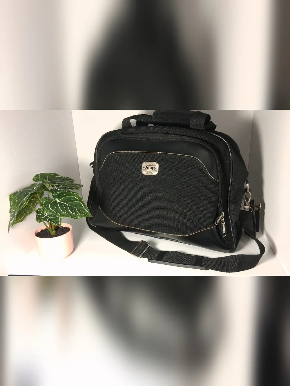 Jeep Men's Black Laptop Messenger Bag - Unbranded Authentic